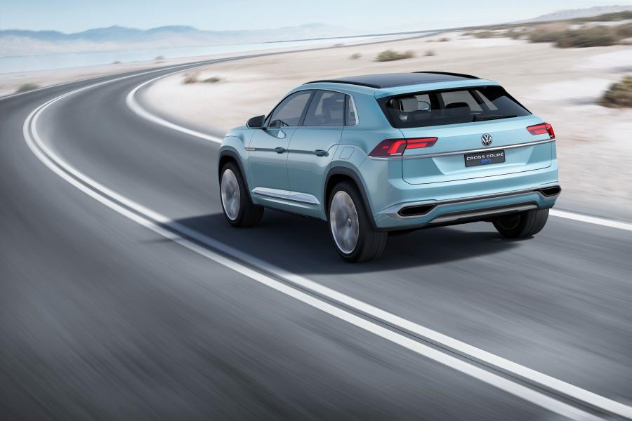  Volkswagen Cross Coupe GTE Concept 2015 года  (фото 10 из 14)